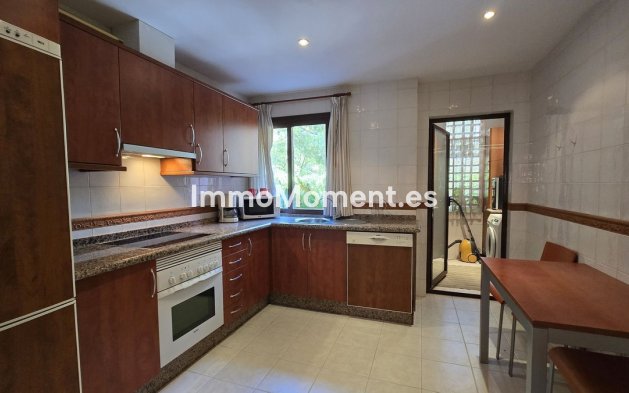 Resale - Apartment - Marbella - Puerto Banús