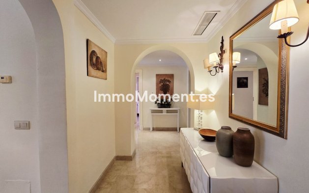 Resale - Apartment - Marbella - Puerto Banús