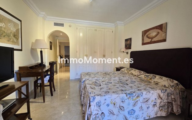 Resale - Apartment - Marbella - Puerto Banús
