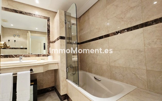 Resale - Apartment - Marbella - Puerto Banús