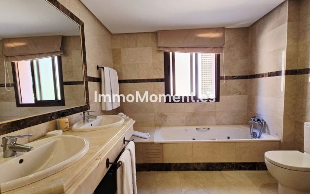 Resale - Apartment - Marbella - Puerto Banús