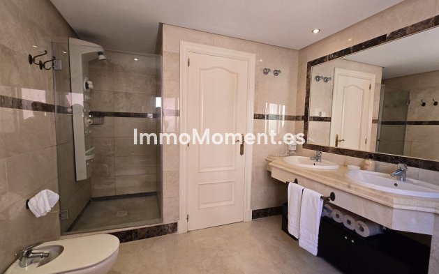 Resale - Apartment - Marbella - Puerto Banús