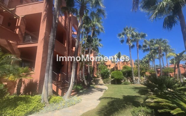 Resale - Apartment - Marbella - Puerto Banús