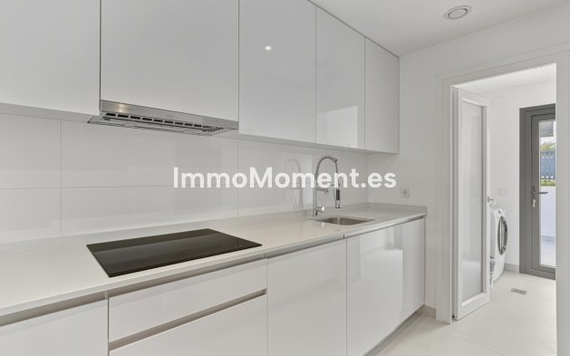 Resale - Apartment - Estepona - Cancelada