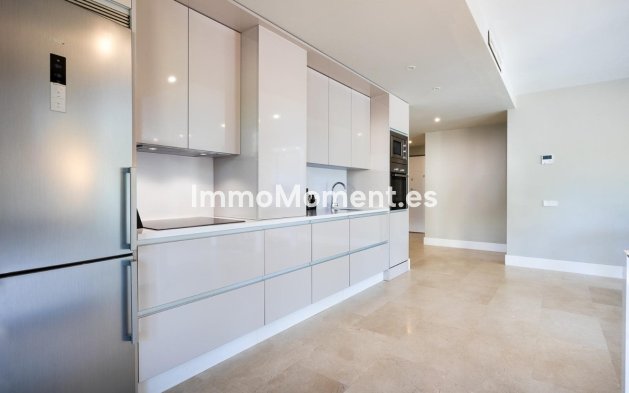 Resale - Apartment - Estepona - Selwo