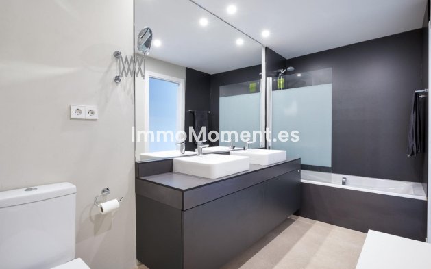 Resale - Apartment - Estepona - Selwo
