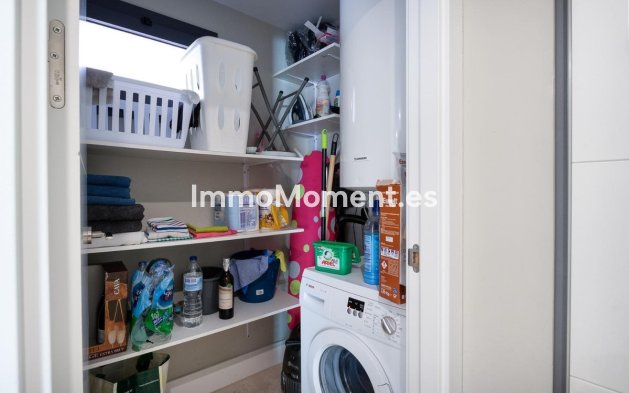 Resale - Apartment - Estepona - Selwo