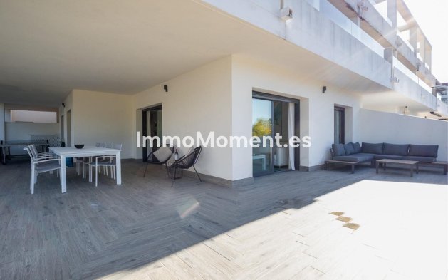 Resale - Apartment - Estepona - Selwo