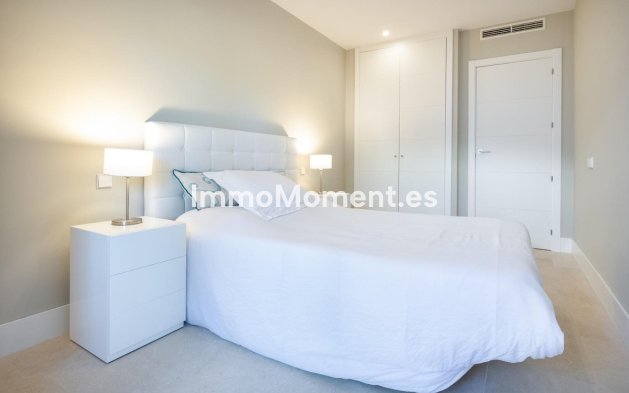 Resale - Apartment - Estepona - Selwo