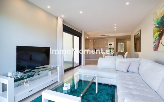 Resale - Apartment - Estepona - Selwo