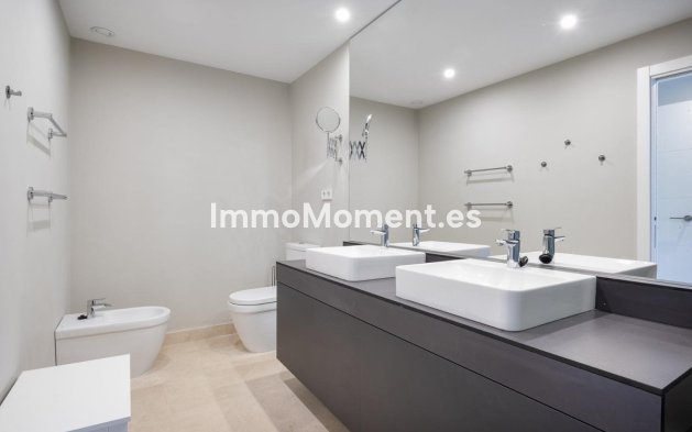 Resale - Apartment - Estepona - Selwo