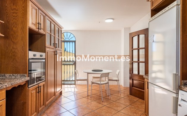 Wiederverkauf - Freistehende Villa - Estepona  - Estepona Centro