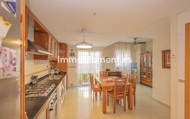 Wiederverkauf - Freistehende Villa -   Inländisch - Alhaurín de la Torre