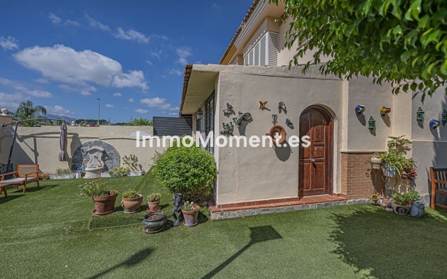 Wiederverkauf - Freistehende Villa -   Inländisch - Alhaurín de la Torre