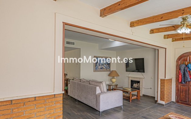 Wiederverkauf - Freistehende Villa -   Inländisch - Alhaurín de la Torre