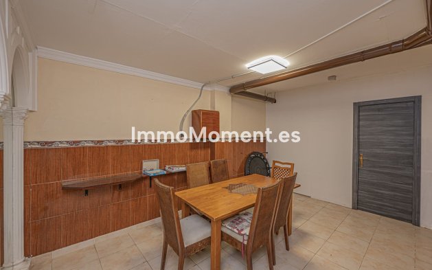 Wiederverkauf - Freistehende Villa -   Inländisch - Alhaurín de la Torre