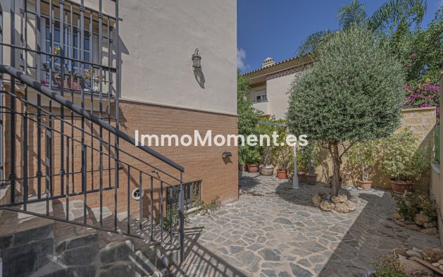 Wiederverkauf - Freistehende Villa -   Inländisch - Alhaurín de la Torre