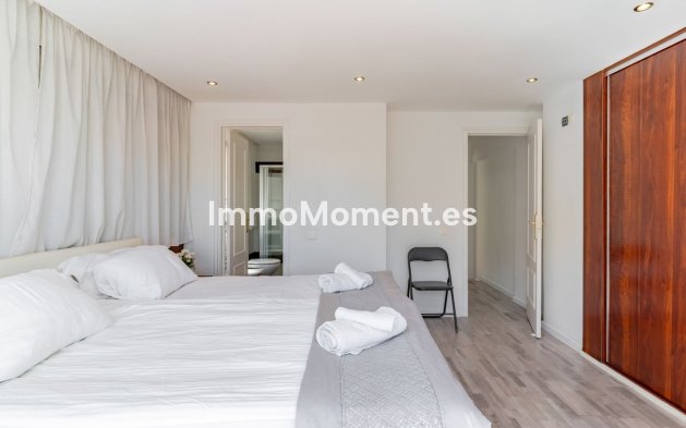 Resale - Apartment - Torremolinos - La Carihuela