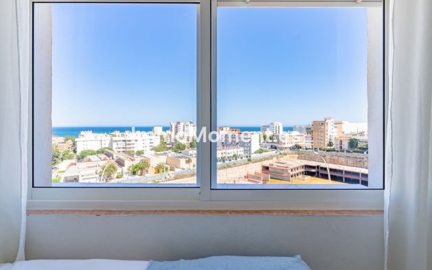 Resale - Apartment - Torremolinos - La Carihuela