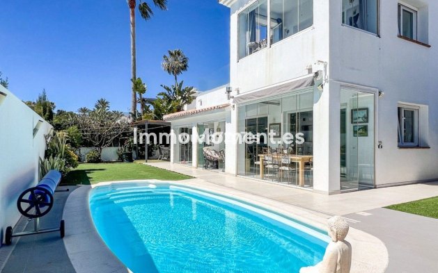 Bestaande woning - Vrijstaande villa - Estepona  - Costalita