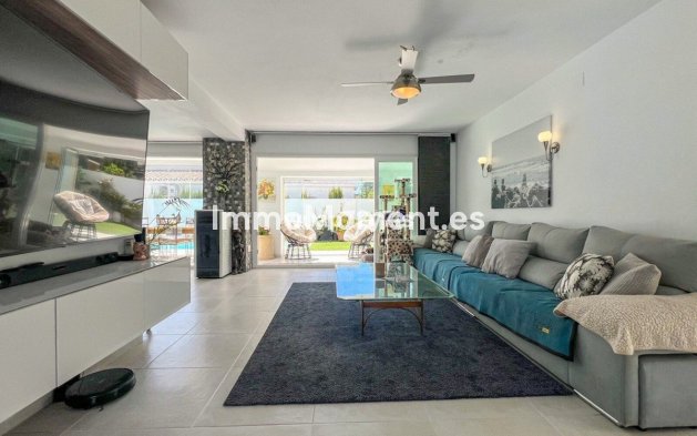 Bestaande woning - Vrijstaande villa - Estepona  - Costalita