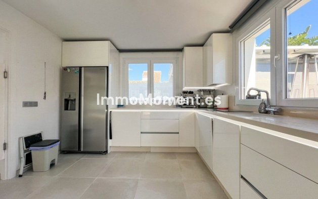 Bestaande woning - Vrijstaande villa - Estepona  - Costalita