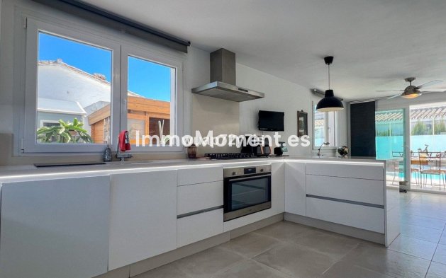 Bestaande woning - Vrijstaande villa - Estepona  - Costalita