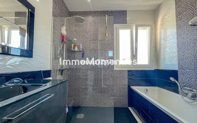Bestaande woning - Vrijstaande villa - Estepona  - Costalita