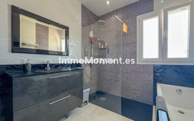 Bestaande woning - Vrijstaande villa - Estepona  - Costalita