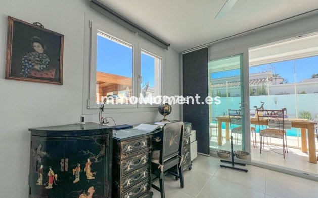 Bestaande woning - Vrijstaande villa - Estepona  - Costalita