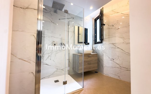 Bestaande woning - Vrijstaande villa - Estepona  - Estepona Centro