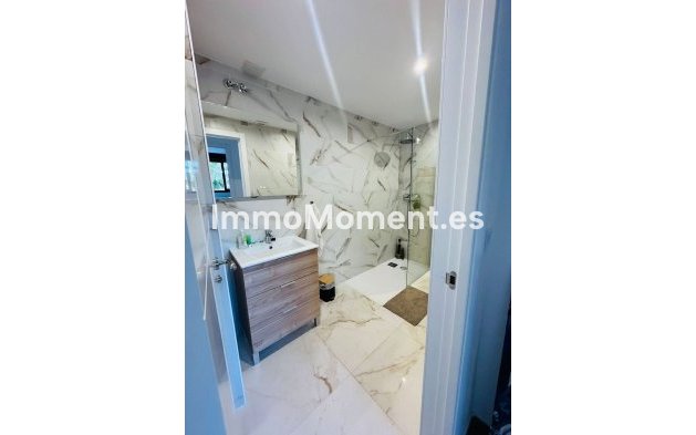 Resale - Apartment - Torremolinos - La Carihuela