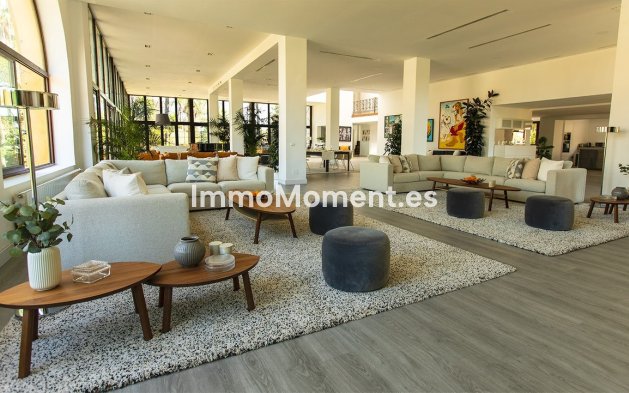Resale - Detached villa - Marbella - Nueva Andalucía