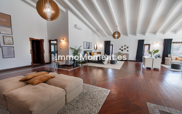 Resale - Detached villa - Marbella - Nueva Andalucía
