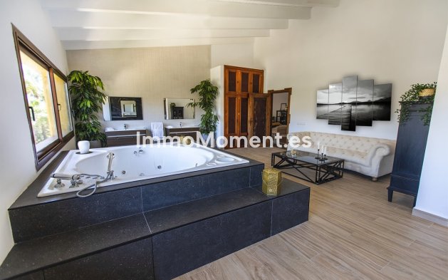 Resale - Detached villa - Marbella - Nueva Andalucía