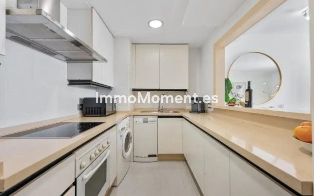 Resale - Apartment - Marbella - Puerto Banús