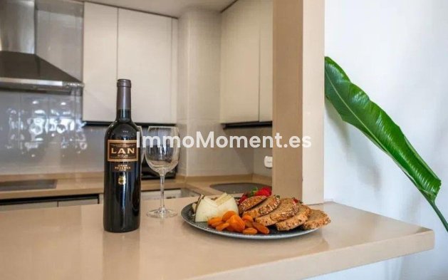 Resale - Apartment - Marbella - Puerto Banús