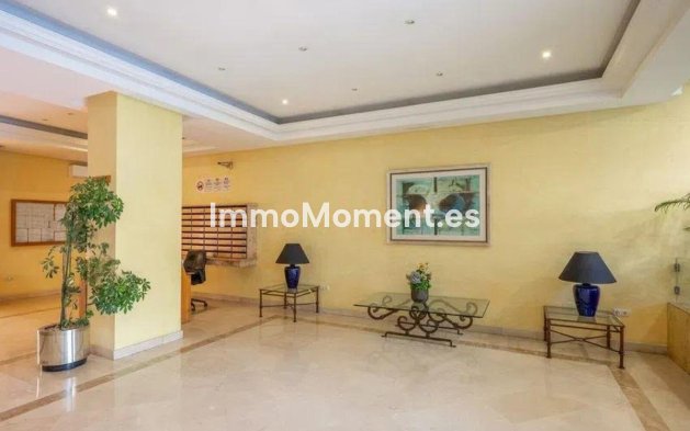 Resale - Apartment - Marbella - Puerto Banús