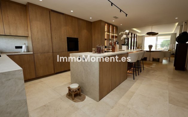 Resale - Apartment - Marbella - Nueva Andalucía