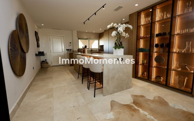 Resale - Apartment - Marbella - Nueva Andalucía