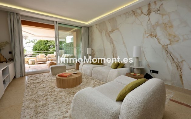 Resale - Apartment - Marbella - Nueva Andalucía