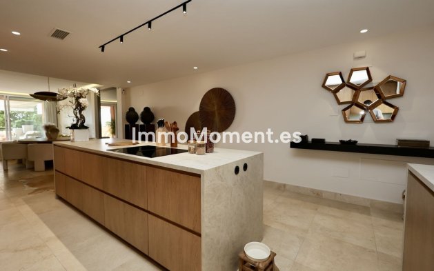 Resale - Apartment - Marbella - Nueva Andalucía
