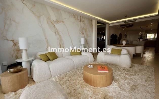 Resale - Apartment - Marbella - Nueva Andalucía