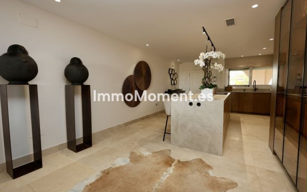 Resale - Apartment - Marbella - Nueva Andalucía
