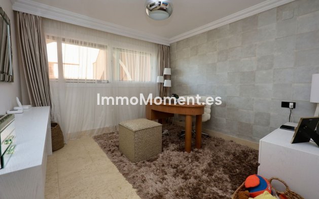 Resale - Apartment - Marbella - Nueva Andalucía