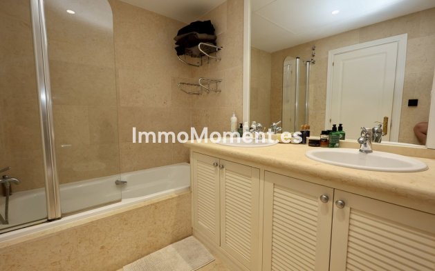 Resale - Apartment - Marbella - Nueva Andalucía