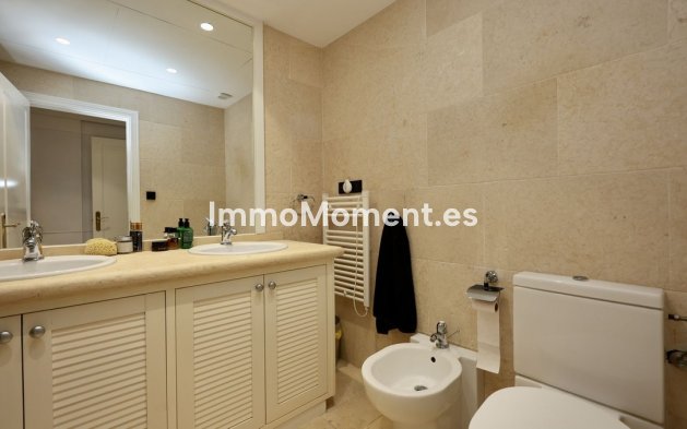 Resale - Apartment - Marbella - Nueva Andalucía