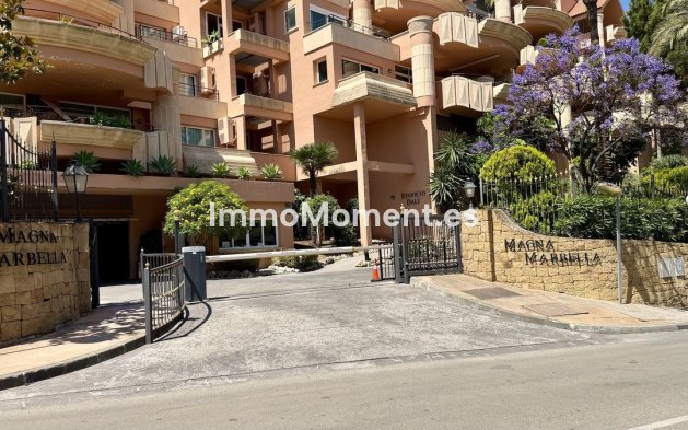 Resale - Apartment - Marbella - Nueva Andalucía
