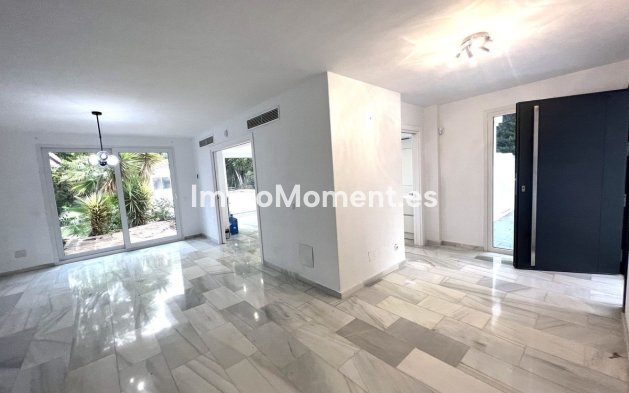 Resale - Detached villa - Marbella - Nueva Andalucía