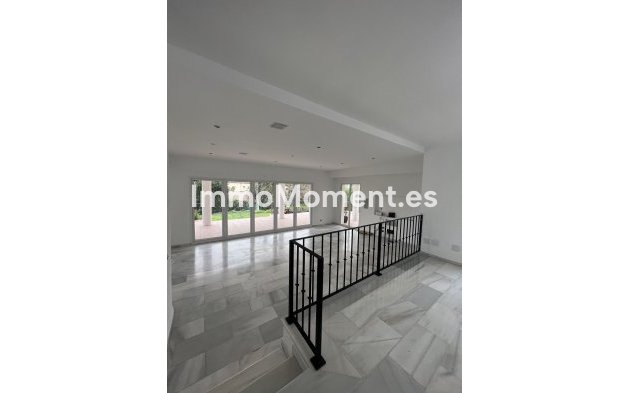 Resale - Detached villa - Marbella - Nueva Andalucía